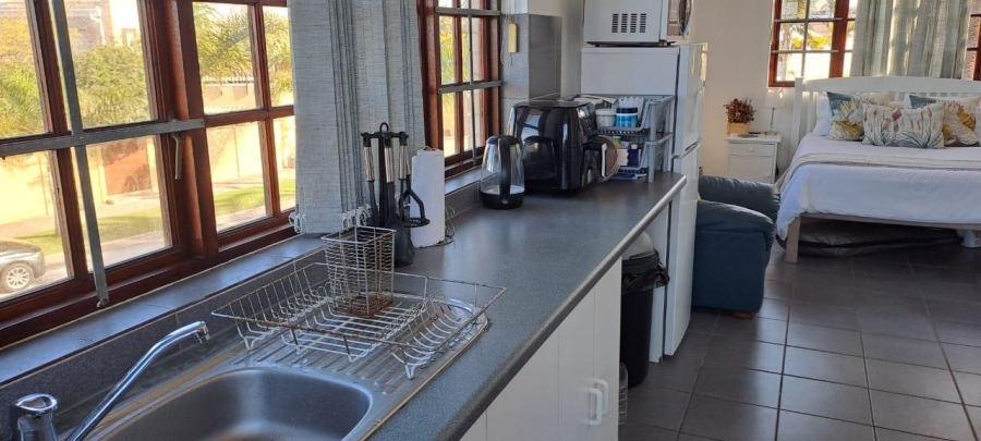 To Let 1 Bedroom Property for Rent in Summerstrand Eastern Cape